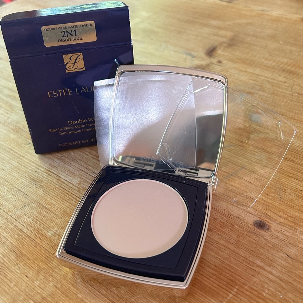 Estee Lauder Double Wear Stay in place matte powder foundation 2N1 Desert Beige